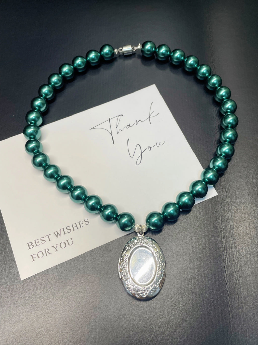 Dark Parrot Green Pearl Photo Box Pet Necklace