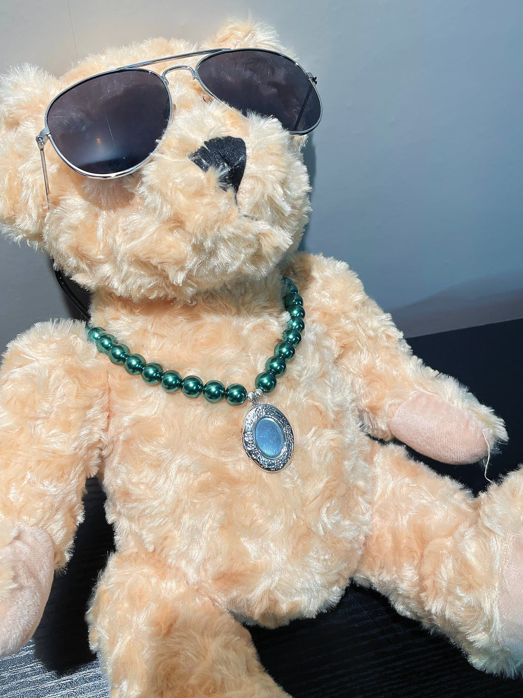 Dark Parrot Green Pearl Photo Box Pet Necklace