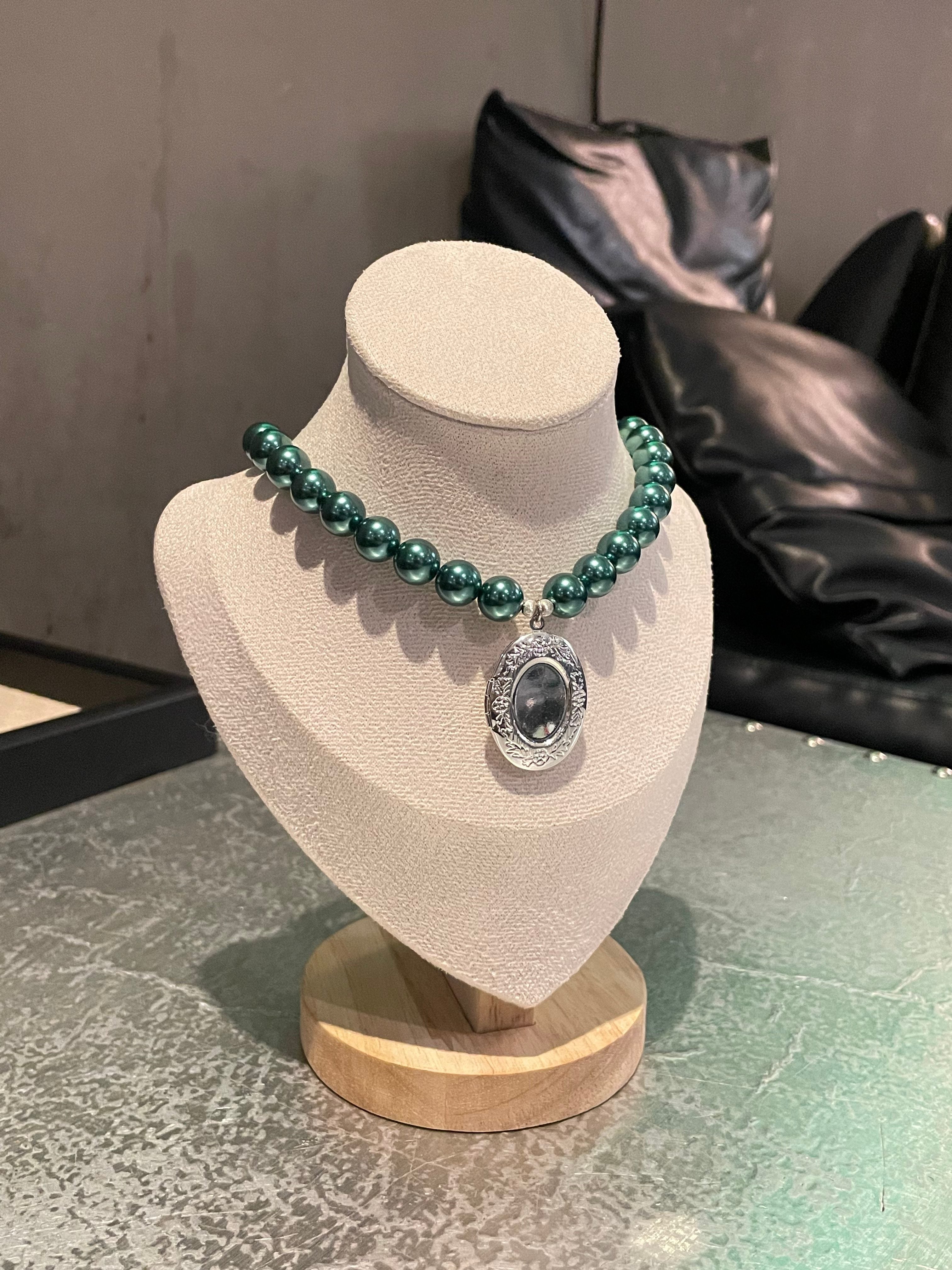 Dark Parrot Green Pearl Photo Box Pet Necklace