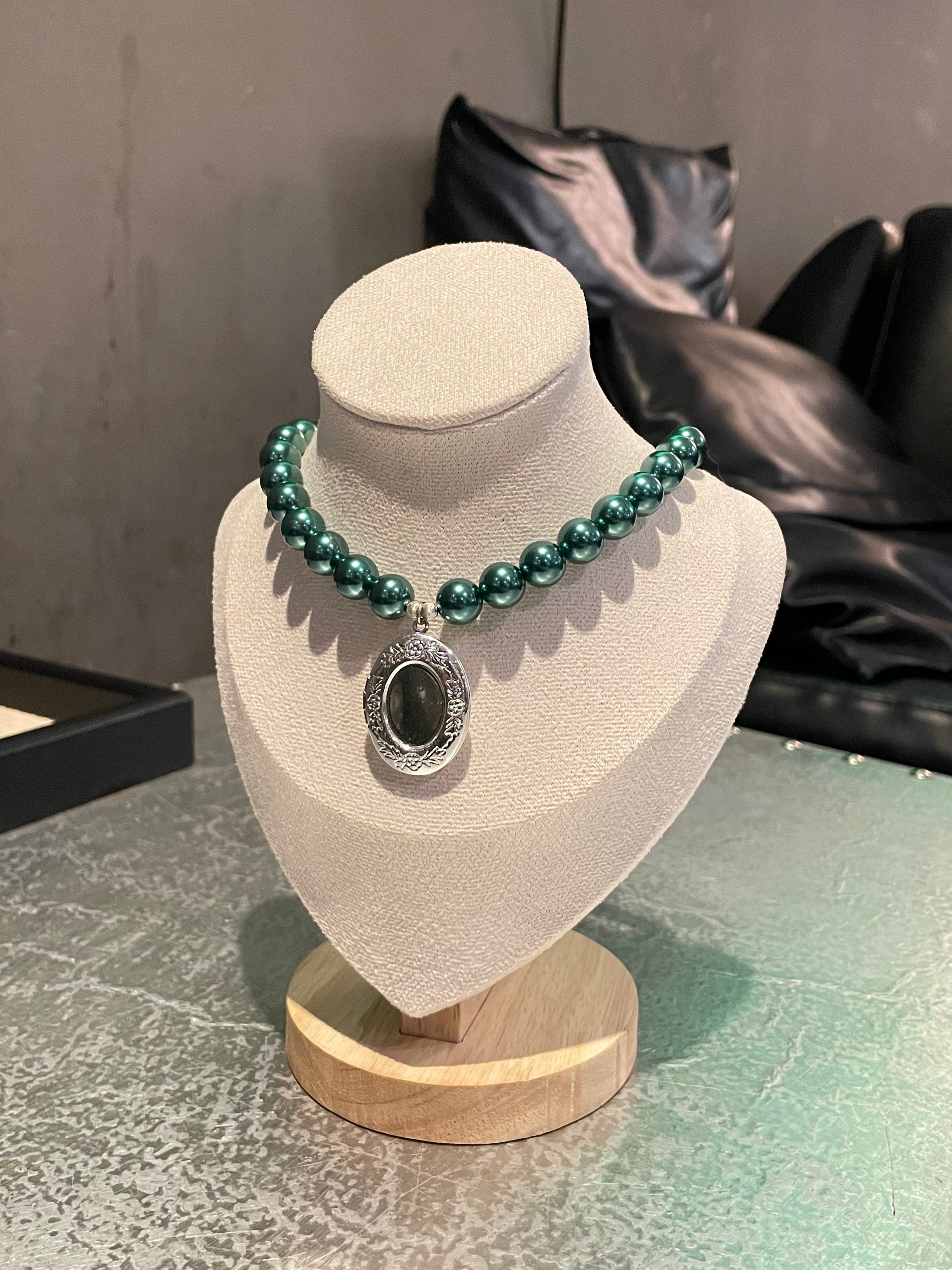 Dark Parrot Green Pearl Photo Box Pet Necklace