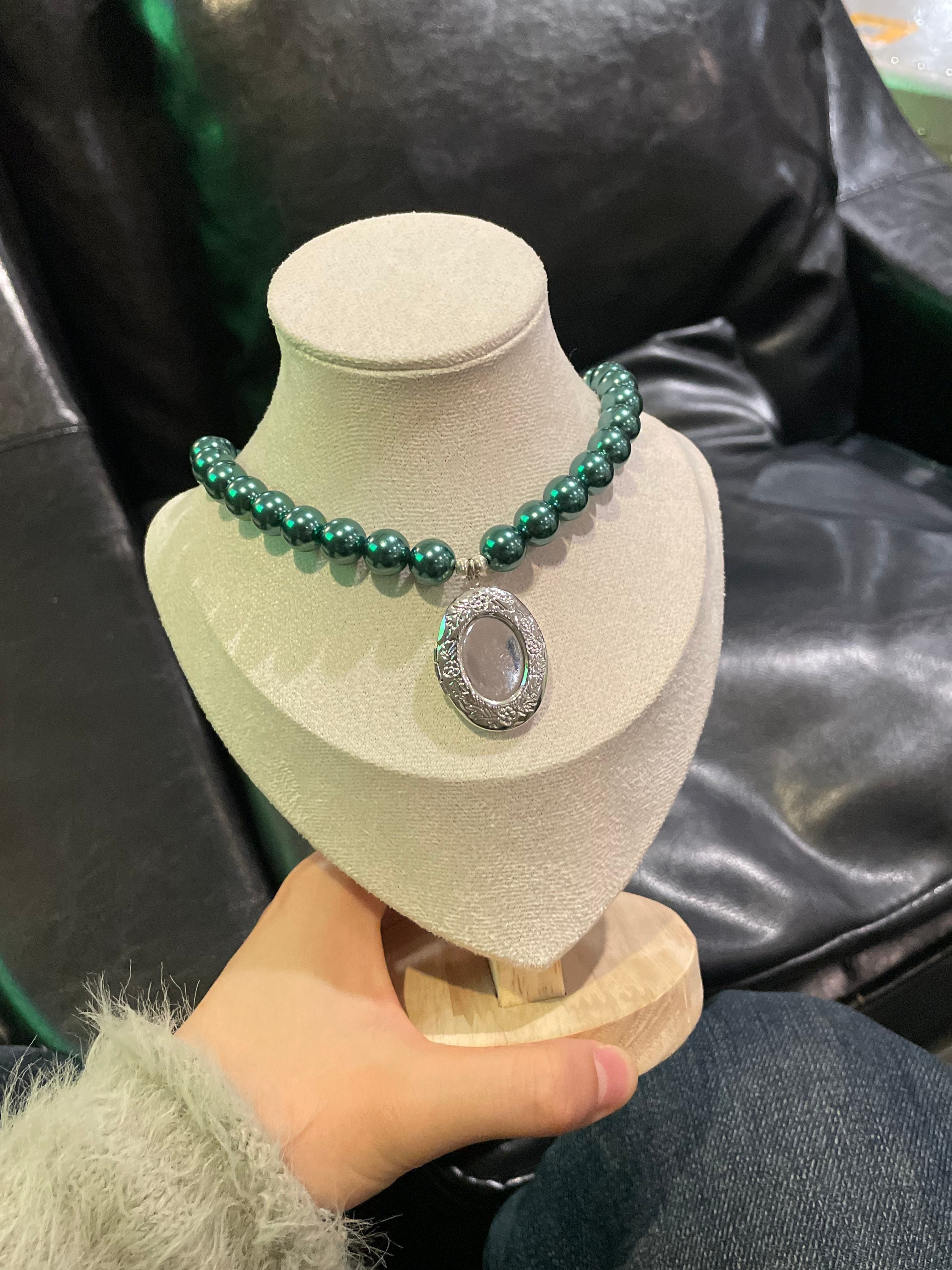 Dark Parrot Green Pearl Photo Box Pet Necklace