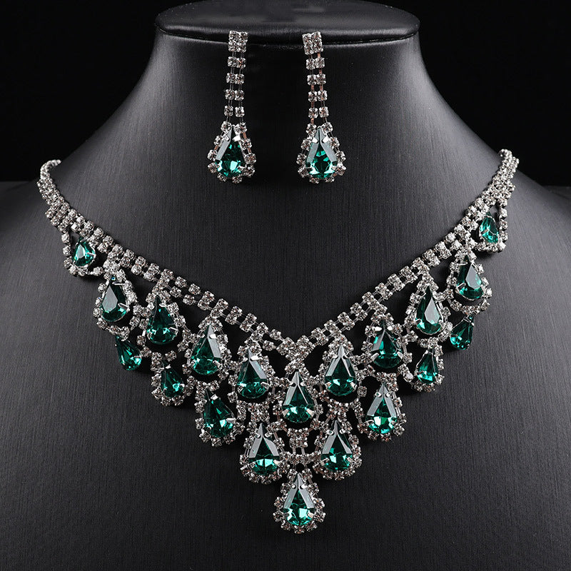 A luxurious and sophisticated diamond-encrusted geometric teardrop tassel necklace set exuding elegance and style