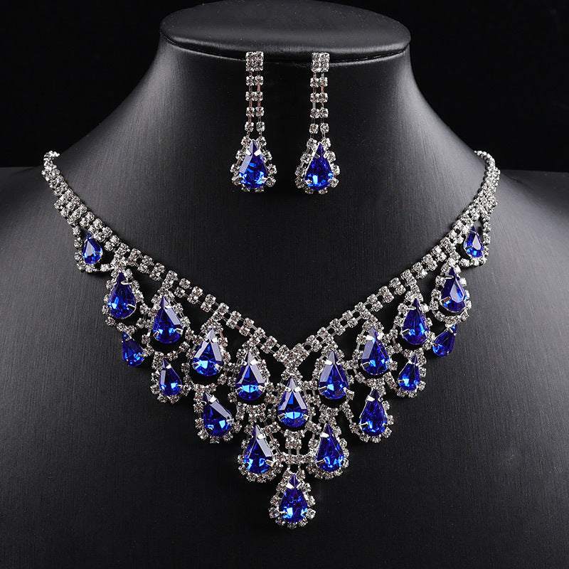 A luxurious and sophisticated diamond-encrusted geometric teardrop tassel necklace set exuding elegance and style