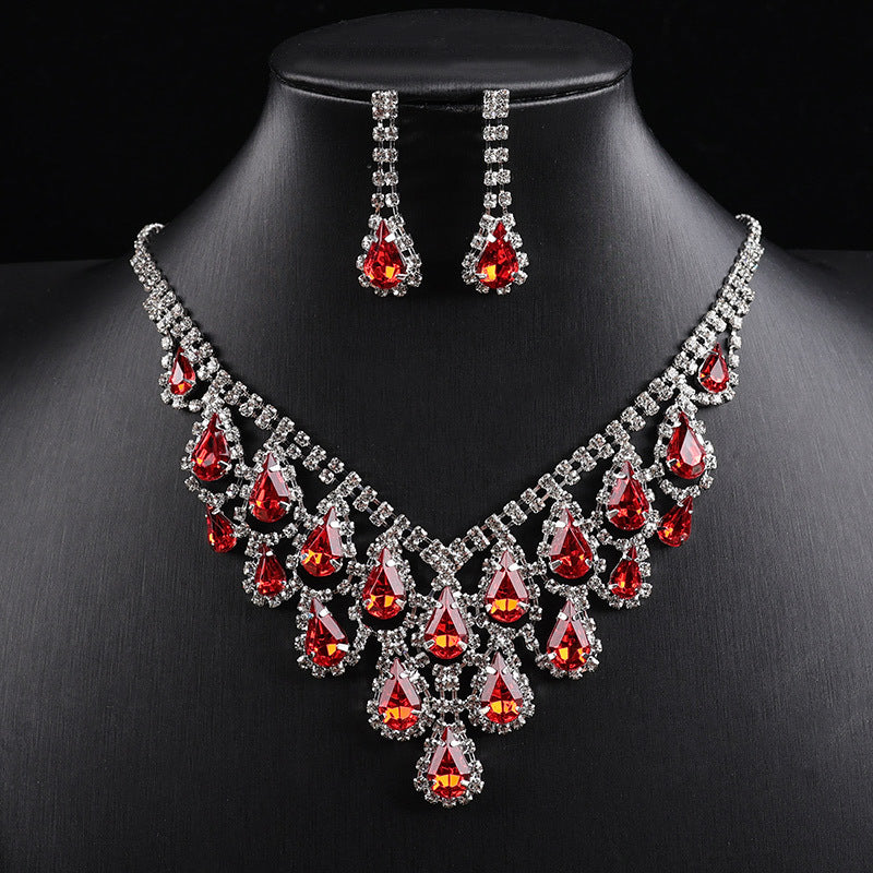 A luxurious and sophisticated diamond-encrusted geometric teardrop tassel necklace set exuding elegance and style