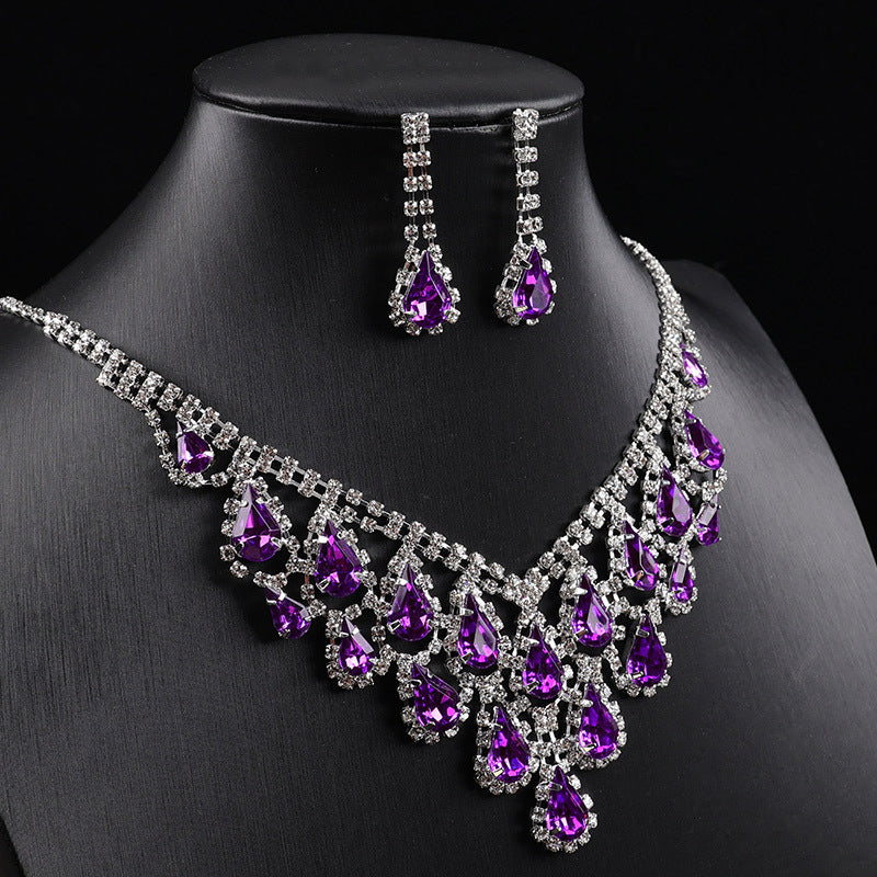 A luxurious and sophisticated diamond-encrusted geometric teardrop tassel necklace set exuding elegance and style