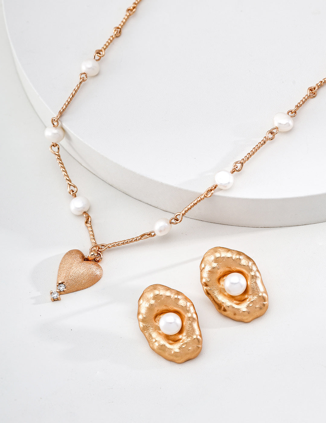 Vintage gold handcrafted pearl stud earrings