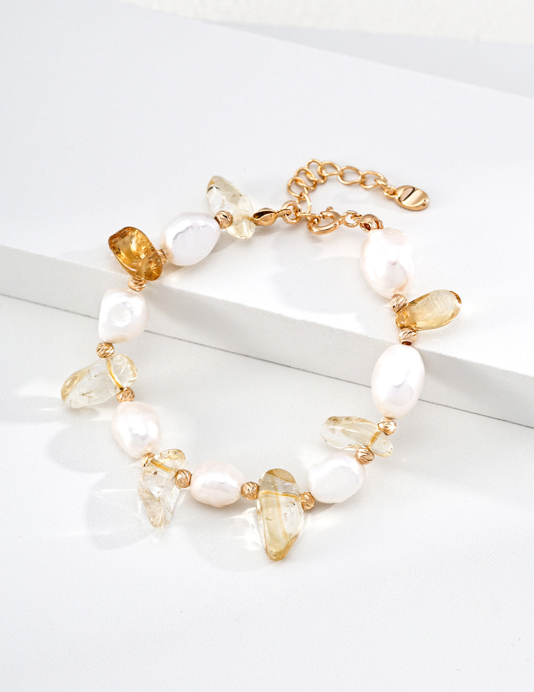 Natural pearl and crystal bracelet