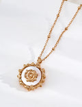 Mother-of-pearl necklace with sun element design